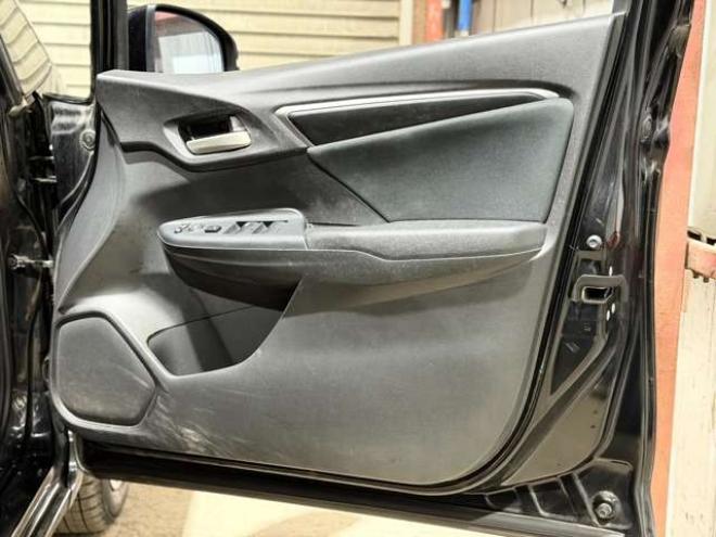 フィット1.3 13G Fパッケージ 4WD　防錆塗装4WDスマキーナビETC 1300