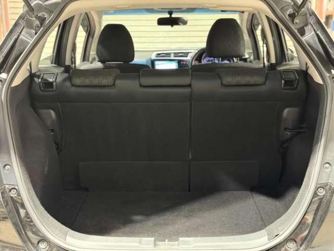 フィット1.3 13G Fパッケージ 4WD　防錆塗装4WDスマキーナビETC 1300