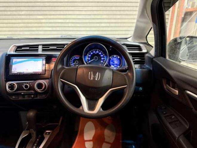 フィット1.3 13G Fパッケージ 4WD　防錆塗装4WDスマキーナビETC 1300