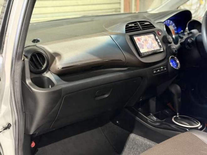 フィットシャトルハイブリッド1.3 スマートセレクション ファインライン　防錆塗装TVナビBカメETC 2WD 1300