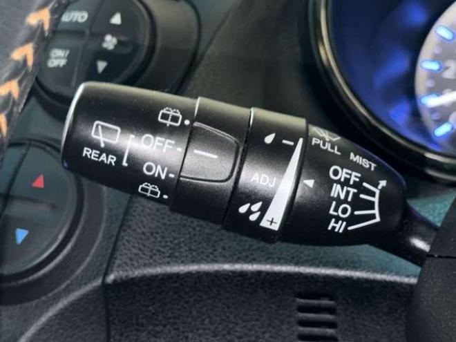 フィットシャトルハイブリッド1.3 スマートセレクション ファインライン　防錆塗装TVナビBカメETC 2WD 1300