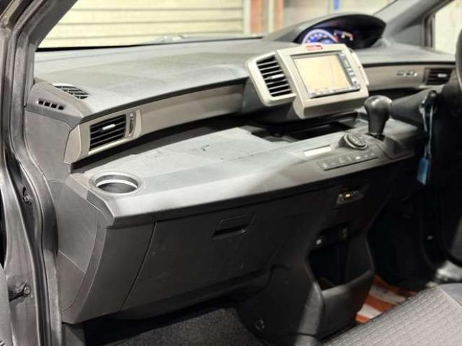 フリードスパイク1.5 G ジャストセレクション 4WD　防錆塗装4WDTVナビBカメエンスタETC夏冬タイヤ 1500