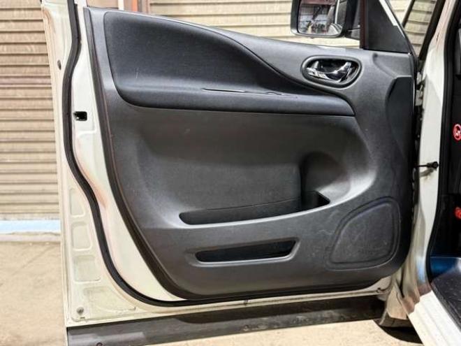 セレナ2.0 ハイウェイスター Vセレクション+Safety アドバンストセーフティ パッケージ 4WD　防錆塗装4WDTVナビBカメETC夏冬タイヤ 2000