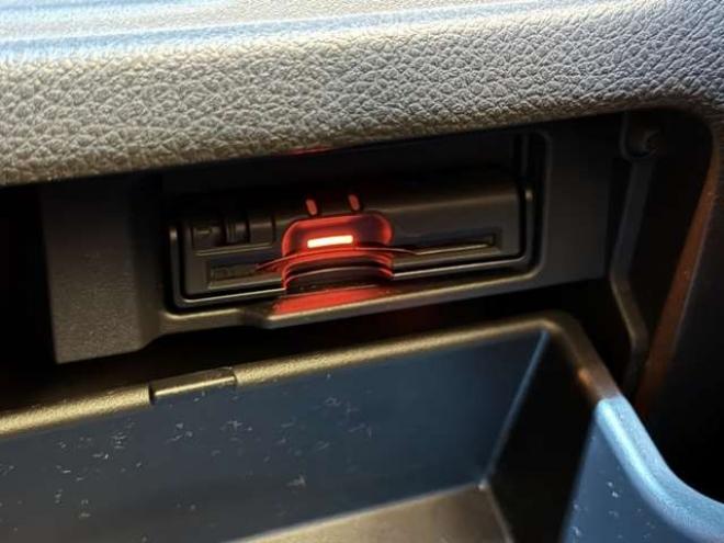 セレナ2.0 ハイウェイスター Vセレクション+Safety アドバンストセーフティ パッケージ 4WD　防錆塗装4WDTVナビBカメETC夏冬タイヤ 2000