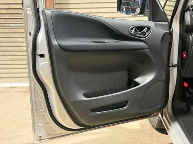 セレナ2.0 20X 4WD　防錆塗装4WDTVナビBカメETC後席モニタ 2000