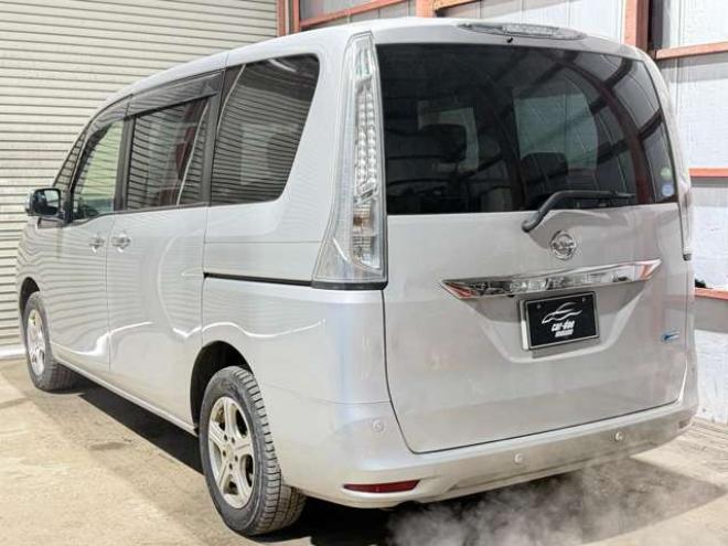 セレナ2.0 20X 4WD　防錆塗装4WDTVナビBカメETC後席モニタ 2000