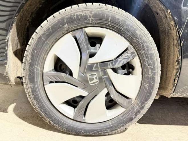 フィット1.5 ハイブリッド Fパッケージ 4WD　防錆塗装4WDエンスタCD 1500