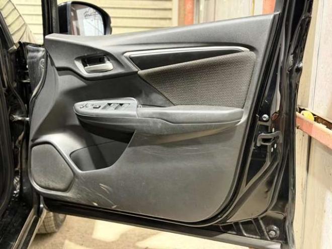 フィット1.5 ハイブリッド Fパッケージ 4WD　防錆塗装4WDエンスタCD 1500