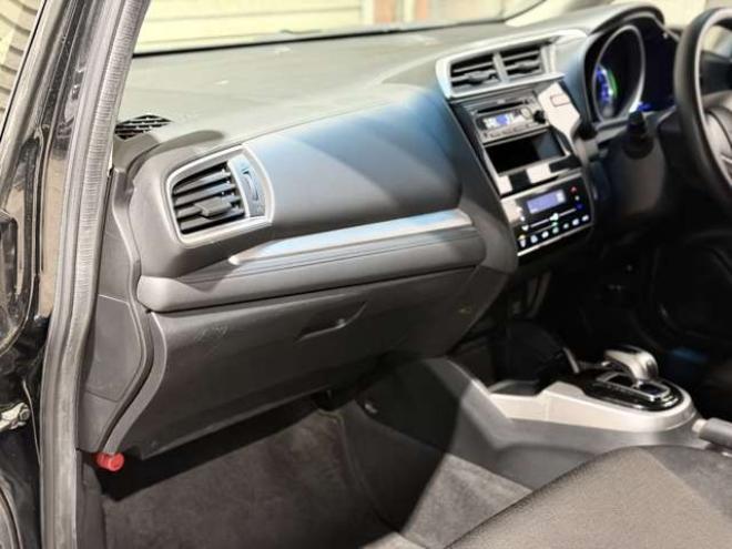 フィット1.5 ハイブリッド Fパッケージ 4WD　防錆塗装4WDエンスタCD 1500