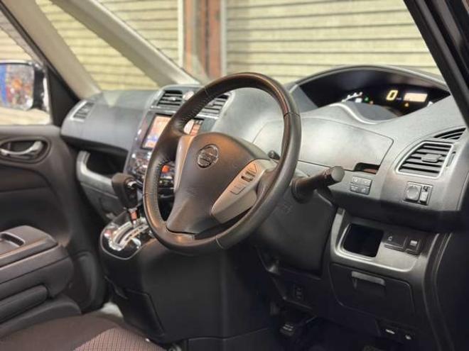 セレナ2.0 ハイウェイスター 4WD　防錆塗装4WDTVナビBカメ 2000