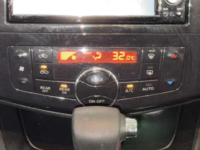 セレナ2.0 ハイウェイスター 4WD　防錆塗装4WDTVナビBカメ 2000