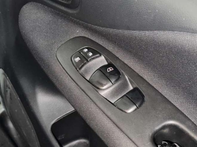 セレナ2.0 ハイウェイスター 4WD　防錆塗装4WDTVナビBカメ 2000