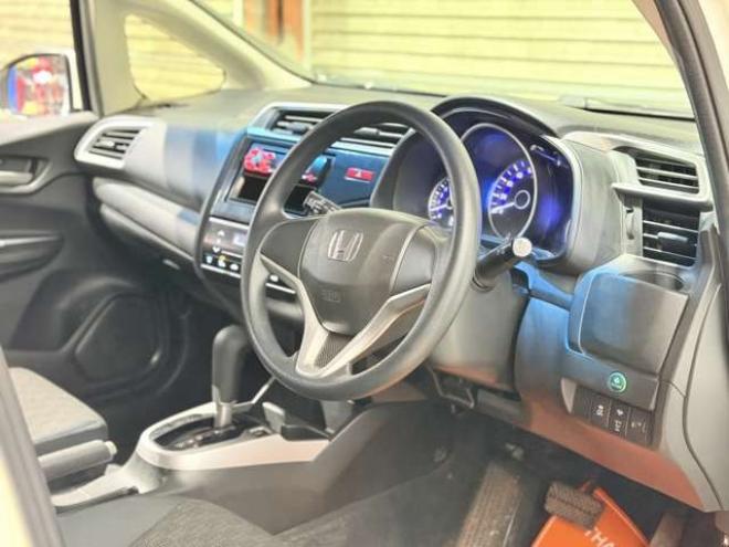 フィット1.3 13G Fパッケージ 4WD　防錆塗装4WDスマキーCD 1300