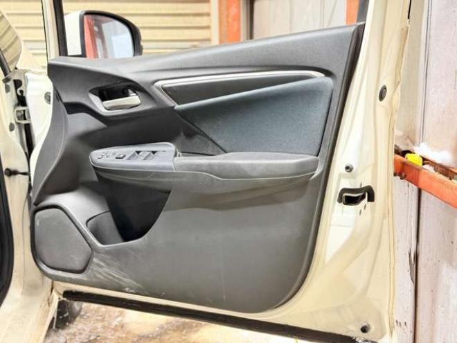 フィット1.3 13G Fパッケージ 4WD　防錆塗装4WDスマキーCD 1300