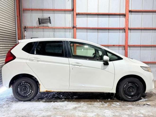 フィット1.3 13G Fパッケージ 4WD　防錆塗装4WDスマキーCD 1300