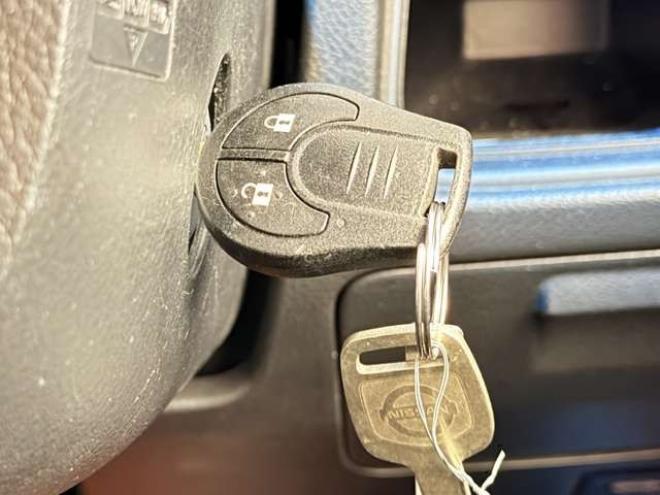 セレナ2.0 20S 4WD　防錆塗装4WDキーレスTVナビBカメ夏冬タイヤETC 2000