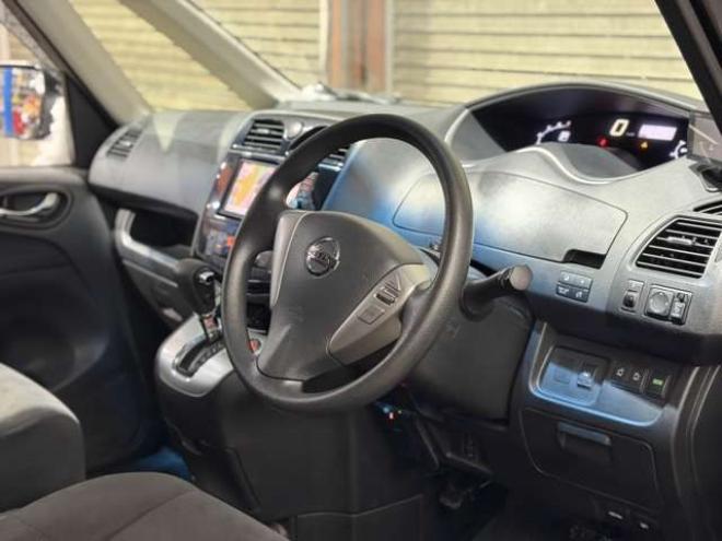 セレナ2.0 20X Vセレクション+Safety 4WD　防錆塗装4WDTVナビBカメETCエンスタ夏冬タイヤ 2000