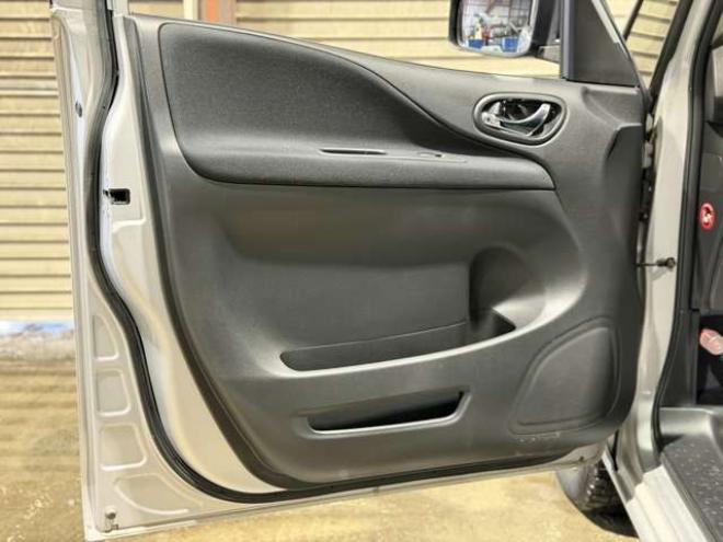 セレナ2.0 20X 4WD　防錆塗装4WDTVナビBカメETCエンスタ 2000