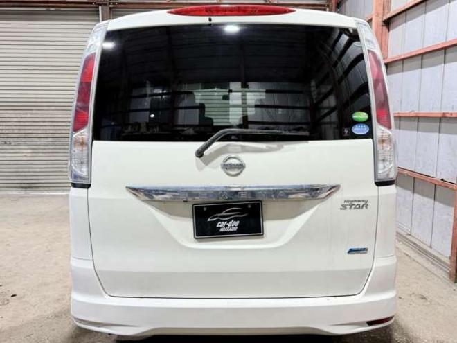 セレナ2.0 ハイウェイスター 4WD　防錆塗装4WD 2000