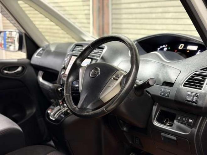 セレナ2.0 ハイウェイスター 4WD　防錆塗装4WD 2000