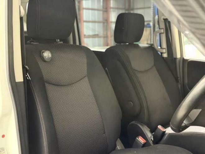 セレナ2.0 ハイウェイスター 4WD　防錆塗装4WD 2000