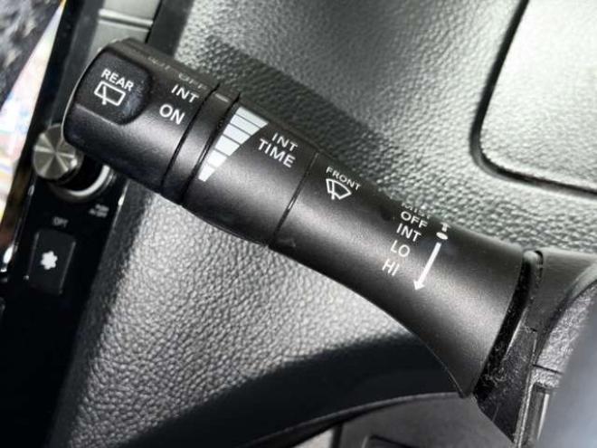 セレナ2.0 ハイウェイスター 4WD　防錆塗装4WD 2000