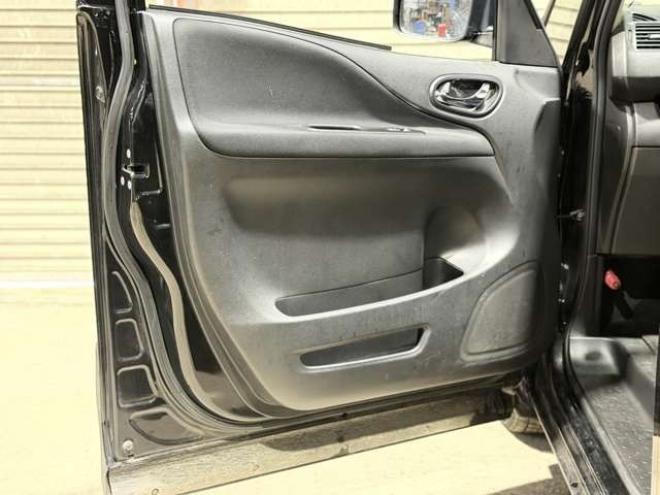 セレナ2.0 ライダー Jパッケージ 4WD　防錆塗装4WDTVナビBカメETC夏冬タイヤ 2000