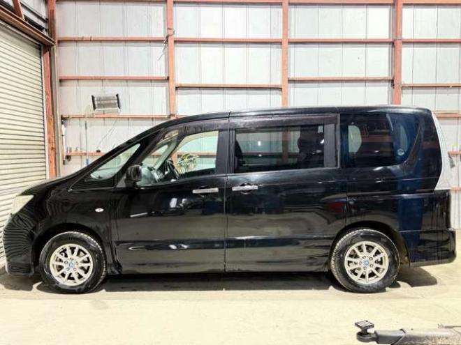 セレナ2.0 ライダー Jパッケージ 4WD　防錆塗装4WDTVナビBカメETC夏冬タイヤ 2000