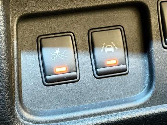 セレナ2.0 ハイウェイスター アドバンストセーフティ パッケージ 4WD　防錆塗装4WDTVナビBカメ後席モニタ夏冬タイヤ 2000