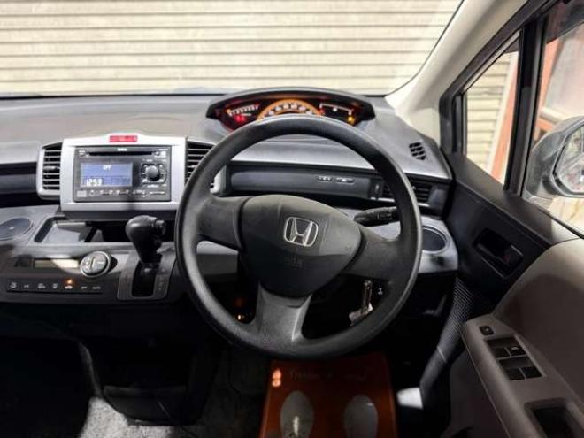 フリード1.5 G エアロ 4WD　防錆塗装4WDキーレスCDエンスタETC夏冬タイヤ 1500