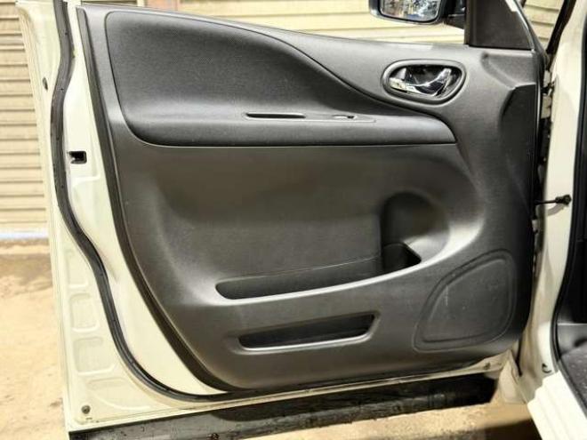 セレナ2.0 ハイウェイスター 4WD　防錆塗装4WDTVナビBカメ後席モニタETCドラレコ 2000