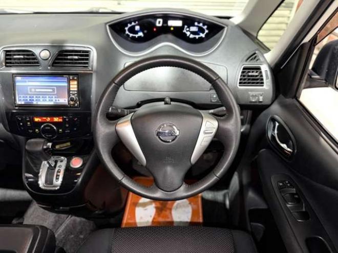 セレナ2.0 ハイウェイスター 4WD　防錆塗装4WDTVナビBカメ後席モニタETCドラレコ 2000