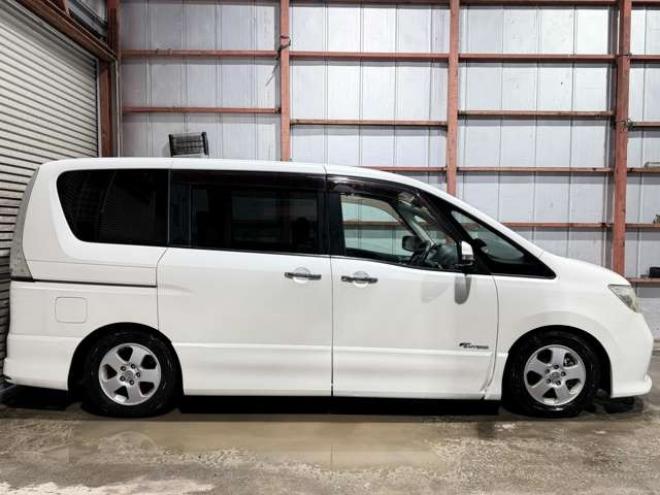 セレナ2.0 ハイウェイスター 4WD　防錆塗装4WDTVナビBカメ後席モニタETCドラレコ 2000