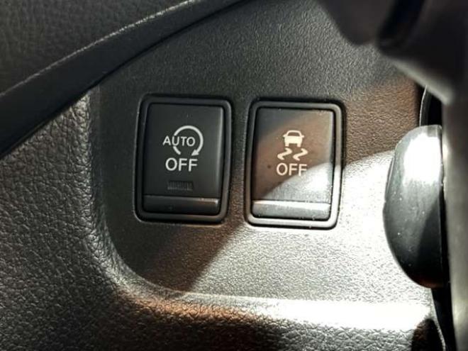 セレナ2.0 ハイウェイスター 4WD　防錆塗装4WDTVナビBカメ後席モニタETCドラレコ 2000