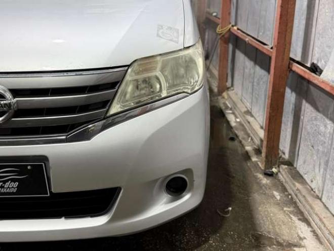 セレナ2.0 20S アンシャンテ 送迎タイプ オートステップ仕様 4WD　防錆塗装4WDスマキーCD 2000