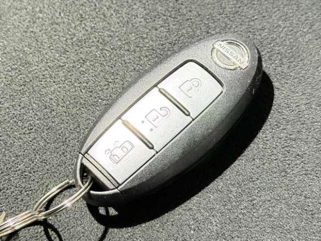 セレナ2.0 20S アンシャンテ 送迎タイプ オートステップ仕様 4WD　防錆塗装4WDスマキーCD 2000