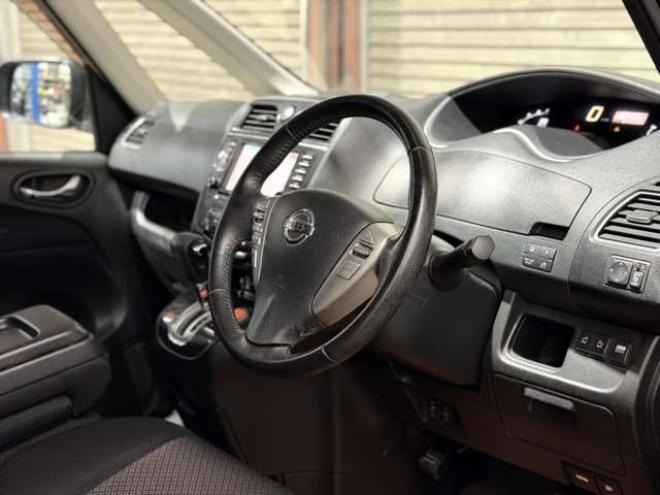 セレナ2.0 ハイウェイスター 4WD　防錆塗装4WDTVナビBカメエンスタ夏冬タイヤ 2000