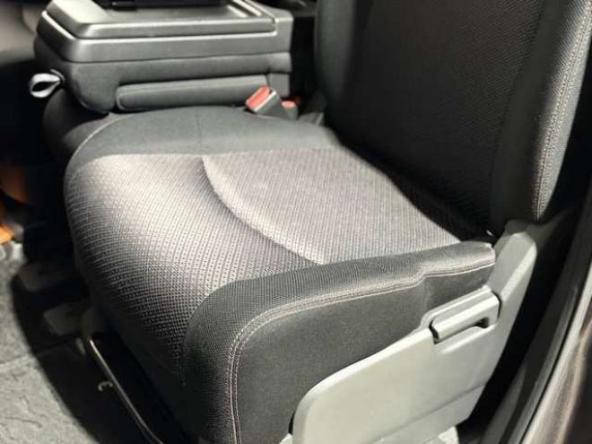 セレナ2.0 ハイウェイスター 4WD　防錆塗装4WDTVナビBカメエンスタ夏冬タイヤ 2000