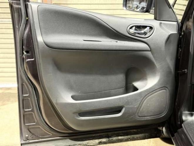 セレナ2.0 ハイウェイスター 4WD　防錆塗装4WDTVナビBカメエンスタ夏冬タイヤ 2000