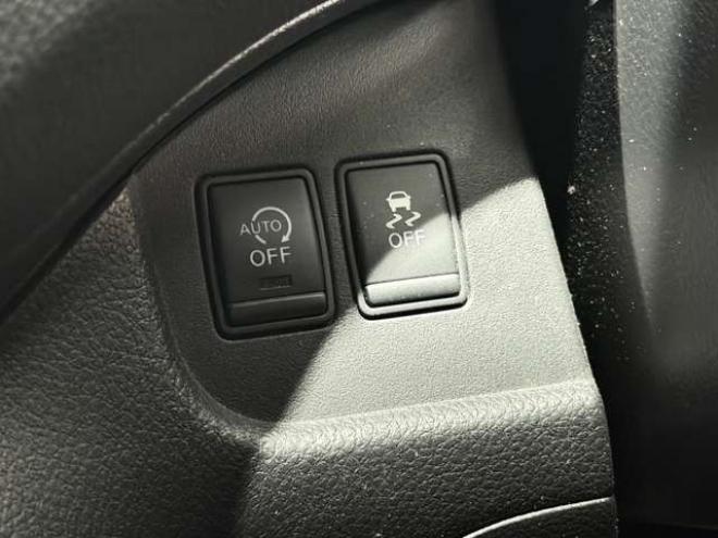 セレナ2.0 ハイウェイスター 4WD　防錆塗装4WDTVナビBカメエンスタ夏冬タイヤ 2000