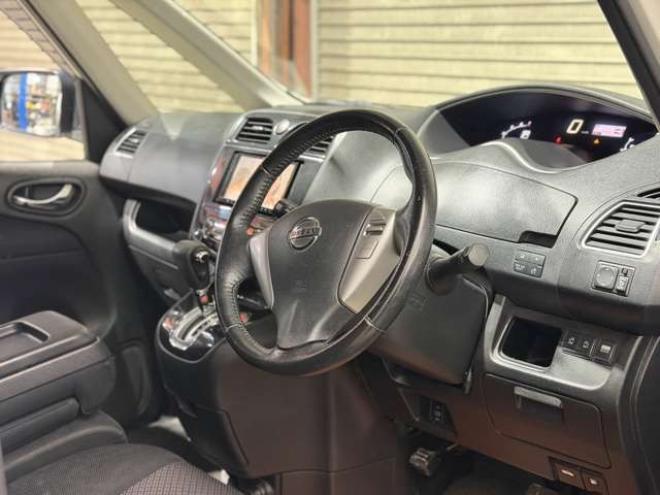 セレナ2.0 ハイウェイスター 4WD　防錆塗装4WDTVナビBカメ 2000