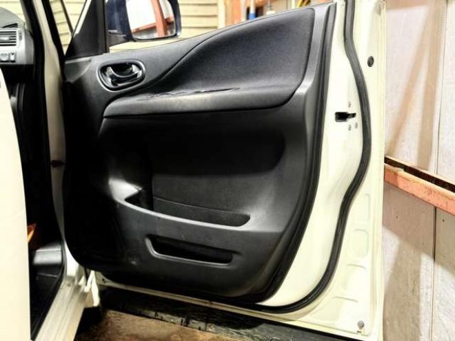 セレナ2.0 ハイウェイスター 4WD　防錆塗装4WDTVナビBカメ 2000