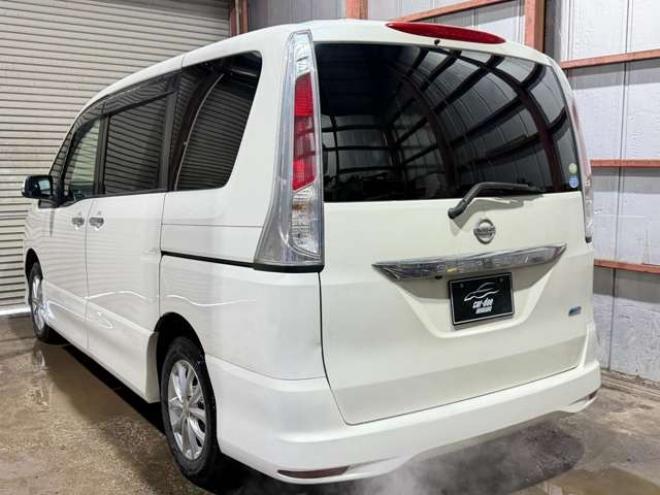 セレナ2.0 ハイウェイスター 4WD　防錆塗装4WDTVナビBカメ 2000