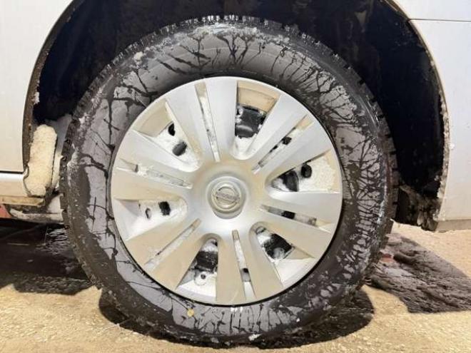 セレナ2.0 20S 4WD　防錆塗装4WDキーレスCDETC夏冬タイヤ 2000