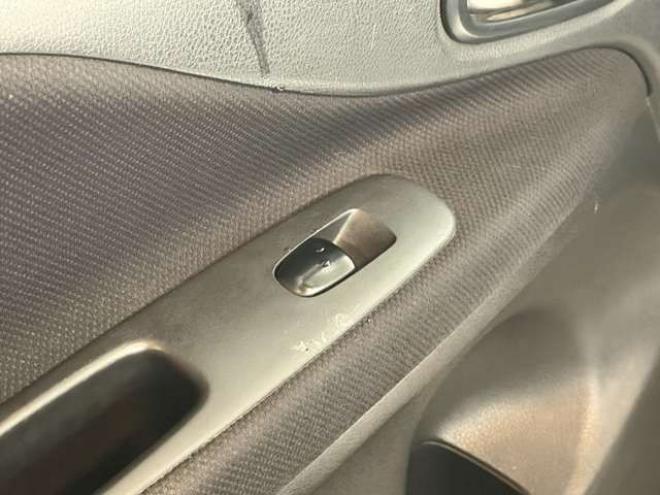 セレナ2.0 20S 4WD　防錆塗装4WDキーレスCDETC夏冬タイヤ 2000