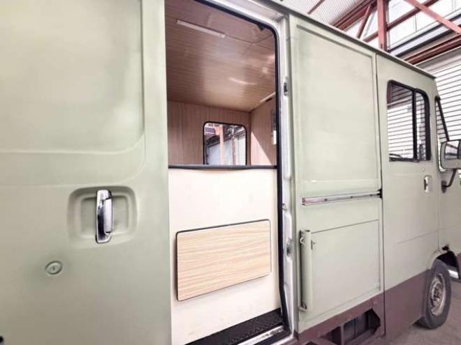 クイックデリバリークイックデリバリー　全塗装車キッチンカーレンタカーアップ 2WD 2400