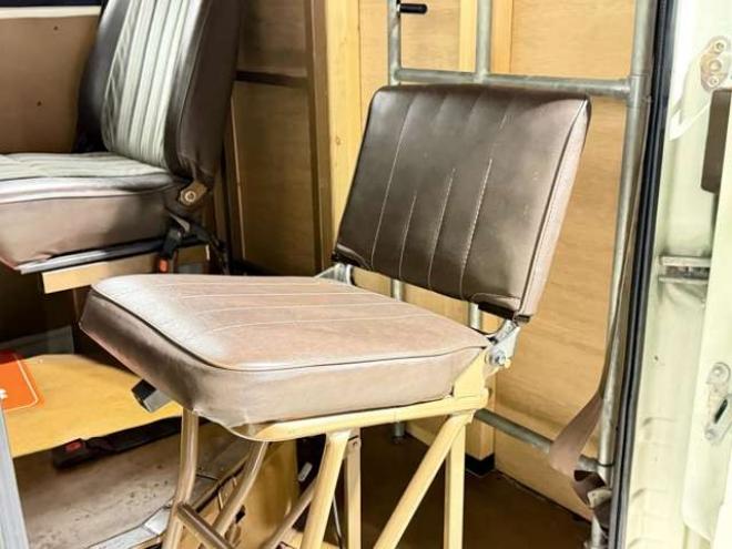 クイックデリバリークイックデリバリー　全塗装車キッチンカーレンタカーアップ 2WD 2400