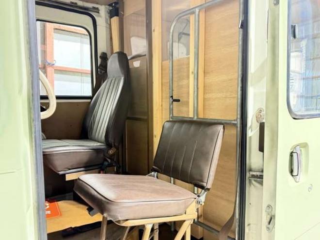 クイックデリバリークイックデリバリー　全塗装車キッチンカーレンタカーアップ 2WD 2400