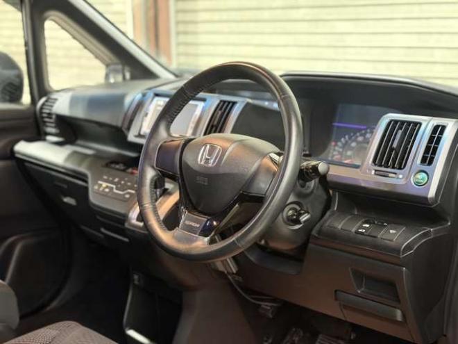 ステップワゴン2.0 スパーダ S 4WD　防錆塗装4WDTVナビBカメETC後席モニタ 2000