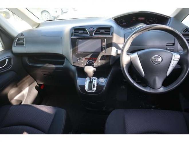 セレナ2.0 ハイウェイスター Vセレクション 4WD　8.9万キロ・両側パワースライドドア・エンジンスターター・ナビ・TV・バックカメラ・インテリキー 2000